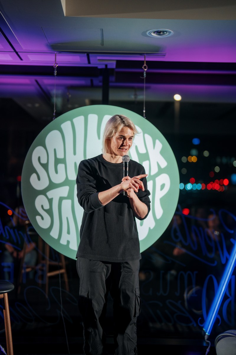 Hazel Brugger live bei SCHNACK Stand-Up