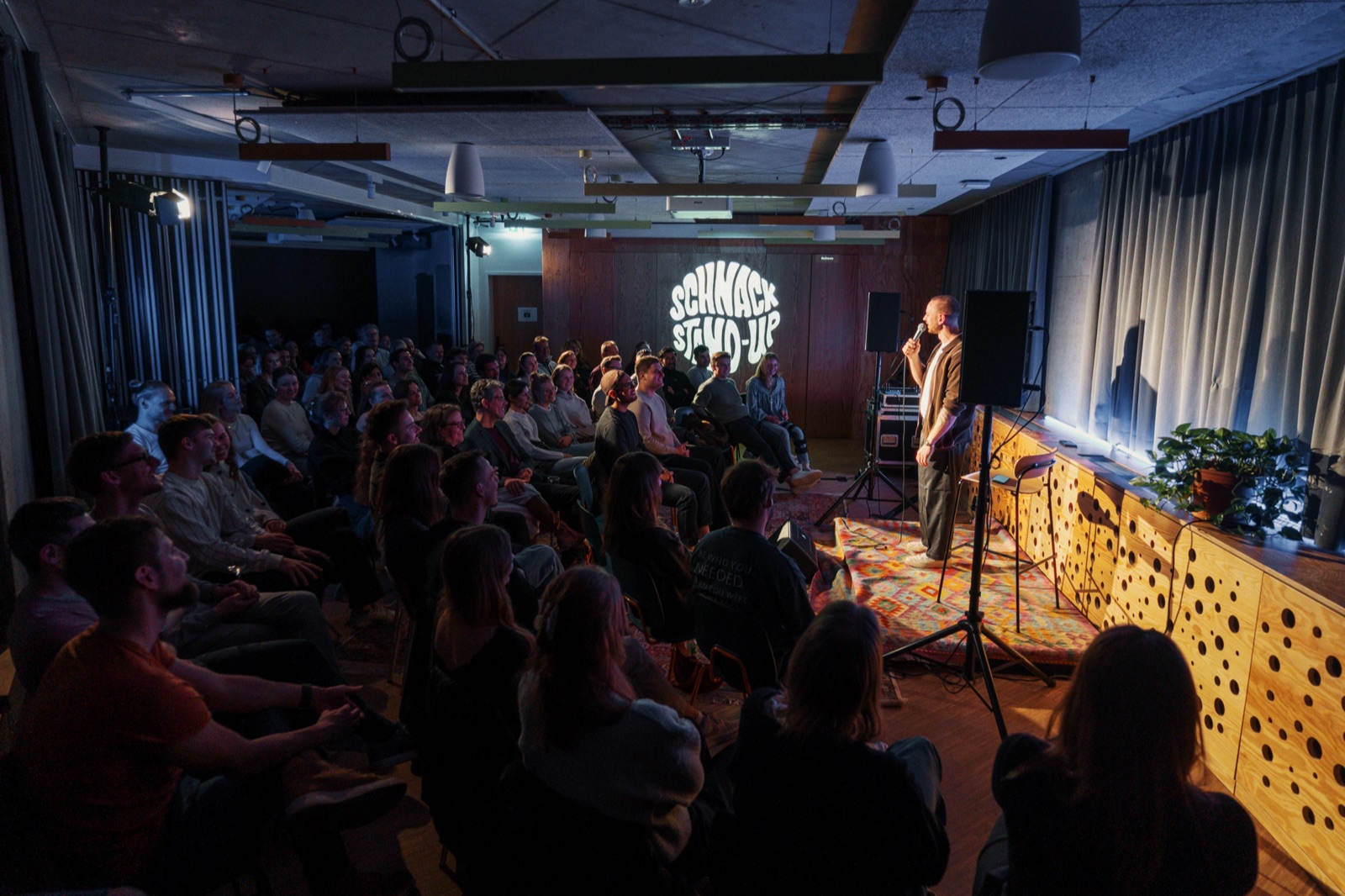 Comedian und voller Saal